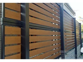 Value Selectのフェンス・柵・塀 モクアルフェンス 横板タイプ 2段支柱 自立建て用 施工例