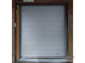 のガレージシャッター 【特注】ガレージシャッタークワトロ 電動式 内部付タイプ ※外部停電時開閉機構 施工例