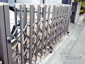 のカーゲート アルシャインII H型 Aタイプ ノンレール 角地タイプ 両開き親子（本体150＋連結本体310） 施工例