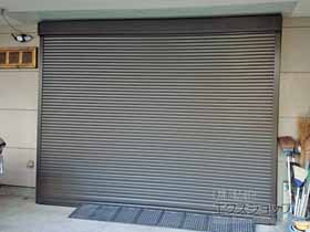のガレージシャッター ガレージシャッタークワトロ 電動式 外部付タイプ 施工例