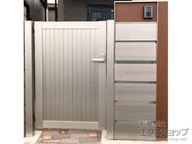YKKAPの門扉 シンプレオ門扉6型 たて目隠し 片開き 門柱使用 施工例