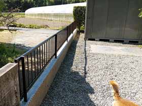 のフェンス・柵 ミエッタフェンス 防犯たて格子タイプ 自由柱施工 施工例