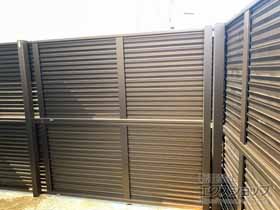 のフェンス・柵 ミエーネフェンス 目隠しルーバータイプ 2段支柱 自立建て用（パネル2段） 施工例