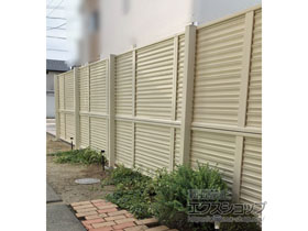 の ミエーネフェンス 目隠しルーバータイプ 2段支柱 自立建て用 施工例