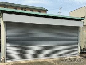 のガレージシャッター プラテアII スチールタイプ 電動式（外置き）*1枚もの 施工例