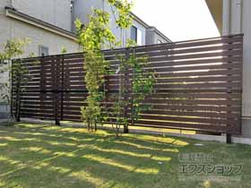 のフェンス・柵 モクアルフェンス 横板タイプ 2段支柱 自立建て用 施工例