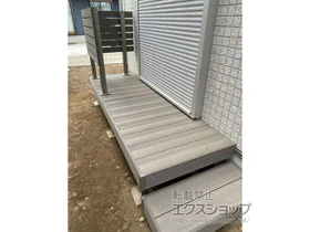 LIXIL リクシル(TOEX)のウッドデッキ 樹ら楽ステージ 木彫 施工例