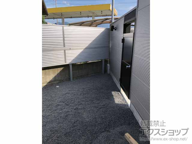 のフェンス・柵 ミエーネフェンス 目隠しルーバータイプ 2段支柱 自立建て用 施工例