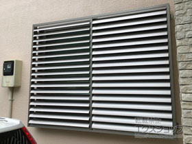 の面格子・窓格子 【特注】目隠し可動ルーバー 引違い窓用 施工例