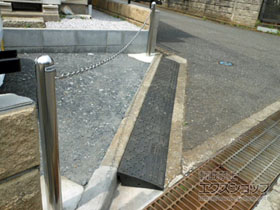 のカーゲート スペースガード（車止め）Ｒ60型 固定式  ステンレス製 施工例