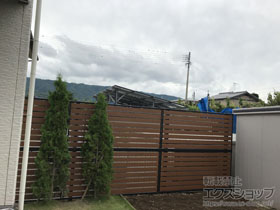 のフェンス・柵 モクアルフェンス 横板タイプ　2段支柱 自立建て用(パネル2段) 施工例