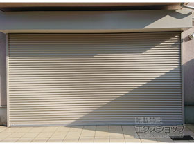 のガレージシャッター プラテアII スチールタイプ 電動式（外置き） 施工例