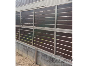 のフェンス・柵 フェンスAB YS3型 横スリット3 アルミ多段柱使用 木調カラー 施工例