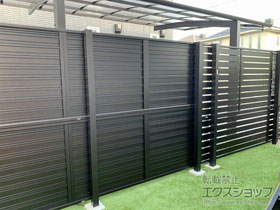 のフェンス・柵 モクアルフェンス 目隠しタイプ 2段支柱 自立建て用 施工例