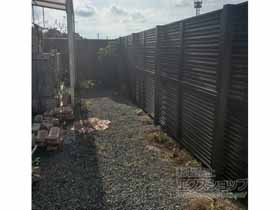 のフェンス・柵 ミエーネフェンス 目隠しルーバータイプ 2段支柱 自立建て用 施工例