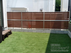 のフェンス・柵 ルシアスフェンスF04型 横板 木目カラー 2段支柱 ブロック建て用 施工例