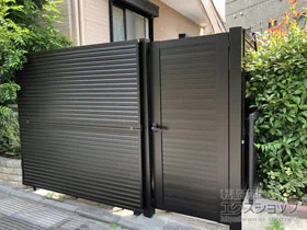 YKKAPの門扉 シンプレオ門扉5型 横目隠し 片開き 高尺タイプ 門柱使用 施工例