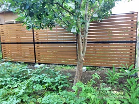Value Selectのフェンス・柵・塀 モクアルフェンス 横板タイプ 2段支柱 自立建て用 施工例