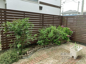 のフェンス・柵 ルシアスフェンスH07型 横板 木調カラー 2段支柱 自立建て用（パネル2段） 施工例