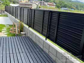 のフェンス・柵 ミエーネフェンス 目隠しルーバータイプ 自由柱施工 施工例