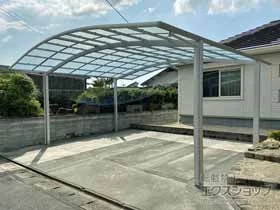 LIXIL(リクシル)のカーポート ネスカR (ラウンドスタイル) ワイド 積雪～20cm対応 施工例