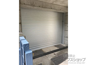 のガレージシャッター ガレージシャッタークワトロ 電動式 内部付タイプ 施工例