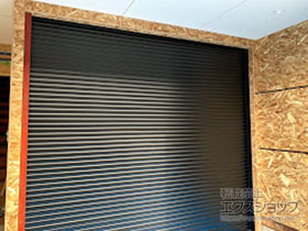 のガレージシャッター ガレージシャッタークワトロ 電動式 内部付タイプ 施工例