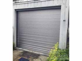 のガレージシャッター ガレージシャッタークワトロ 電動式 内部付タイプ 施工例