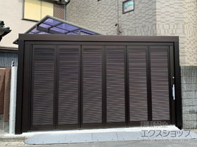 のガレージシャッター サイドーレR4型 ルーバータイプ アルミ色タイプ 手動式 施工例