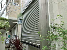 の窓シャッター 【特注】リフォームシャッター 手動式 標準タイプ  *ボックス下げ納まり 施工例