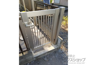 の門扉 シンプレオ門扉10型 たて粗格子 片開き 門柱使用 施工例
