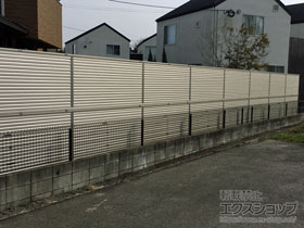 のフェンス・柵 ミエーネフェンス 目隠しルーバータイプ 2段支柱 自立建て用 施工例