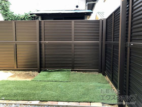 のフェンス・柵 ミエーネフェンス 目隠しルーバータイプ 2段施工 施工例