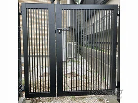 LIXIL リクシル(TOEX)の門扉 開き門扉AB TR2型 親子開き 柱使用 施工例