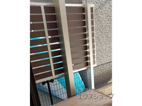 のフェンス・柵 ルシアスフェンスF04型 横板 木目カラー 上段のみ設置 2段支柱施工 施工例