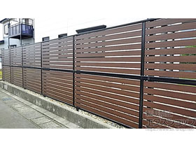 のフェンス・柵 モクアルフェンス 横板タイプ 2段支柱 自立建て用 施工例