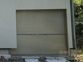 のガレージシャッター 【特注】ガレージシャッタークワトロ 手動式 内部付タイプ 施工例