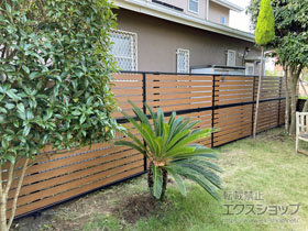 のフェンス・柵 モクアルフェンス 横板タイプ 2段支柱 自立建て用 施工例