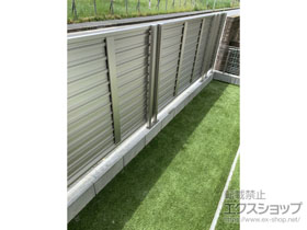 のフェンス・柵 ルシアスフェンスF02型 横目隠し 木調カラー 自由柱施工 施工例