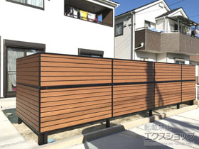 のフェンス・柵 モクアルフェンス 目隠しタイプ 2段支柱 自立建て用 施工例