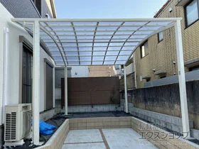 LIXIL(リクシル)のカーポート ネスカR (ラウンドスタイル) ワイド 積雪～20cm対応 施工例