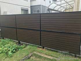 のフェンス・柵 モクアルフェンス 目隠しタイプ 2段支柱 自立建て用 施工例