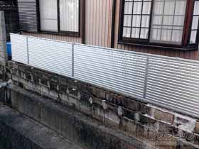 のフェンス・柵 ミエーネフェンス 目隠しルーバータイプ 自由柱施工 施工例