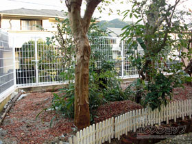 のフェンス・柵 メッシュフェンス M0 間仕切柱 施工例