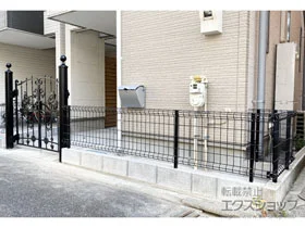 LIXIL(リクシル)のフェンス・柵・塀 ハイグリッドフェンスUF8型 フリーポールタイプ 施工例