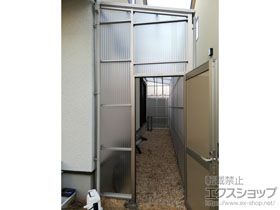 のストックヤード ストックヤードII 片側ドア付きタイプ＋ソラリアテラス囲い用腰パネル（アルミ樹脂複合板）2枚入り 施工例