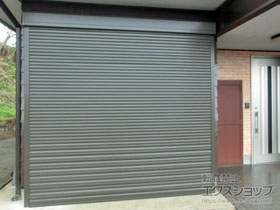 のガレージシャッター ガレージシャッタークワトロ 電動式 外部付タイプ 施工例