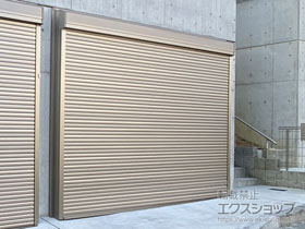 のガレージシャッター 【特注】ガレージシャッタークワトロ 電動式 外部付タイプ 施工例