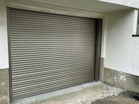 のガレージシャッター ガレージシャッタークワトロ 電動式 内部付タイプ 施工例