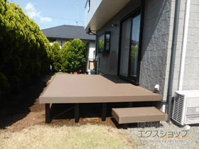 YKKAPのウッドデッキ リウッドデッキ 200＋独立式 リウッドステップ2型 施工例